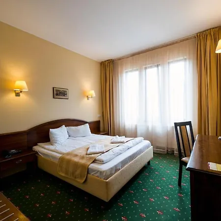 Hotel Coroana Brasovului 3*
