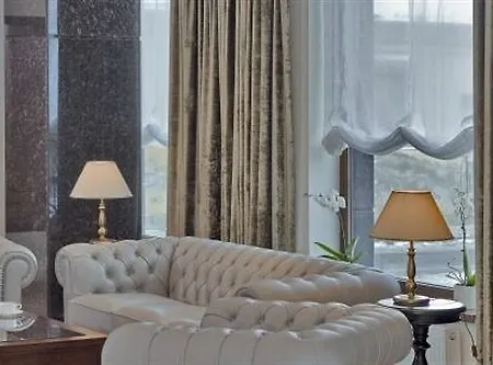 Hotel Coroana Brasovului 3*