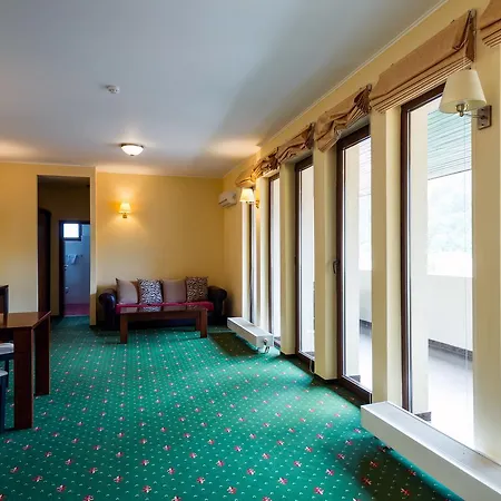 Hotel Coroana Brasovului 3*