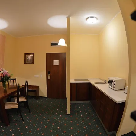 Hotel Coroana Brasovului 3*