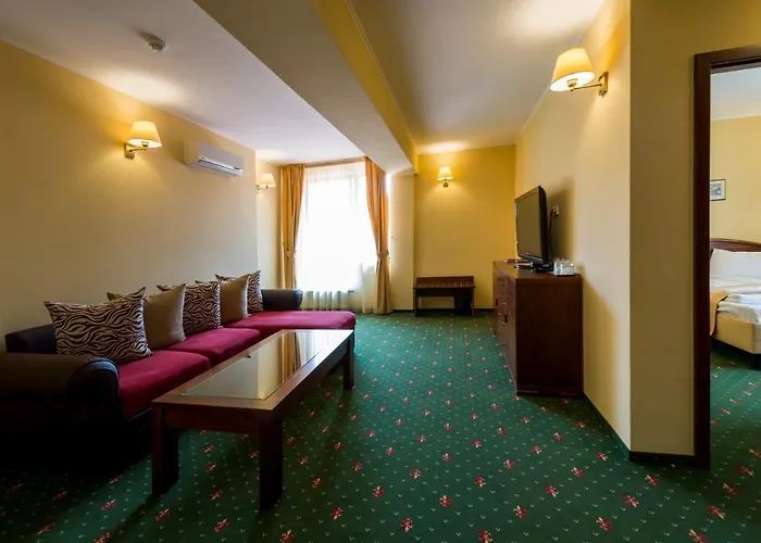 Hotel Coroana Brasovului 3*