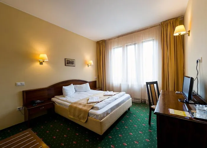 Hotel Coroana Brasovului 3*