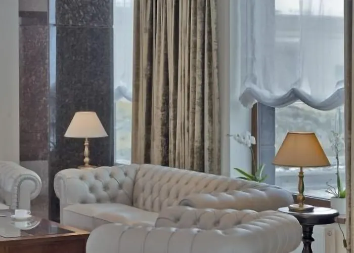 Hotel Coroana Brasovului 3*