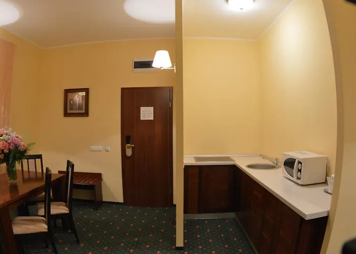 Hotel Coroana Brasovului 3*